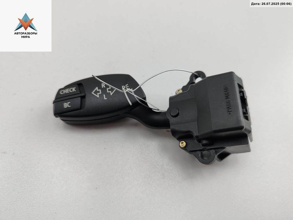 переключатель поворотов BMW 5 серия E60/E61 2004, 2.2 л., бензин, МКПП, чёрный, седан, 6924103 - фото №1