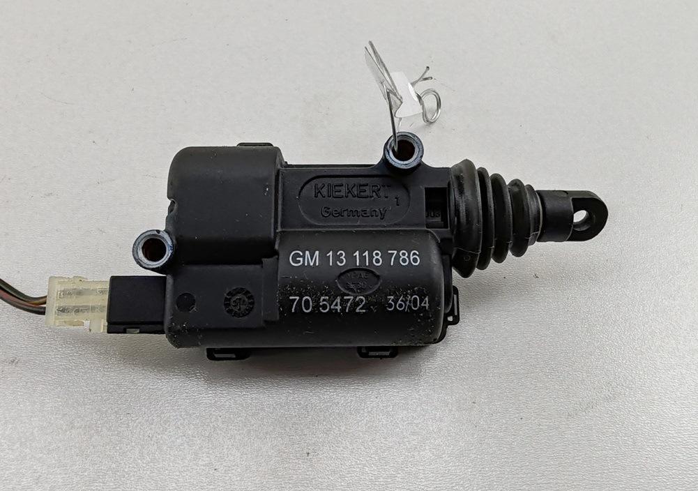 активатор замка багажника Opel Zafira A 2004, 1.8 л., бензин, МКПП, синий, минивэн, 13118786
