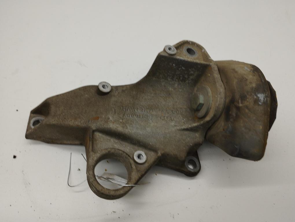 кронштейн КПП Audi A4 B5 1996, 2.6 л., бензин, АКПП, серый, седан, 8D0399114R