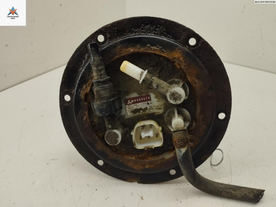 насос топливный Mitsubishi Space Wagon 3 поколение (Typ N50) 1999, 2.4 л., бензин, МКПП, серый, минивэн, MR404516 - фото №1