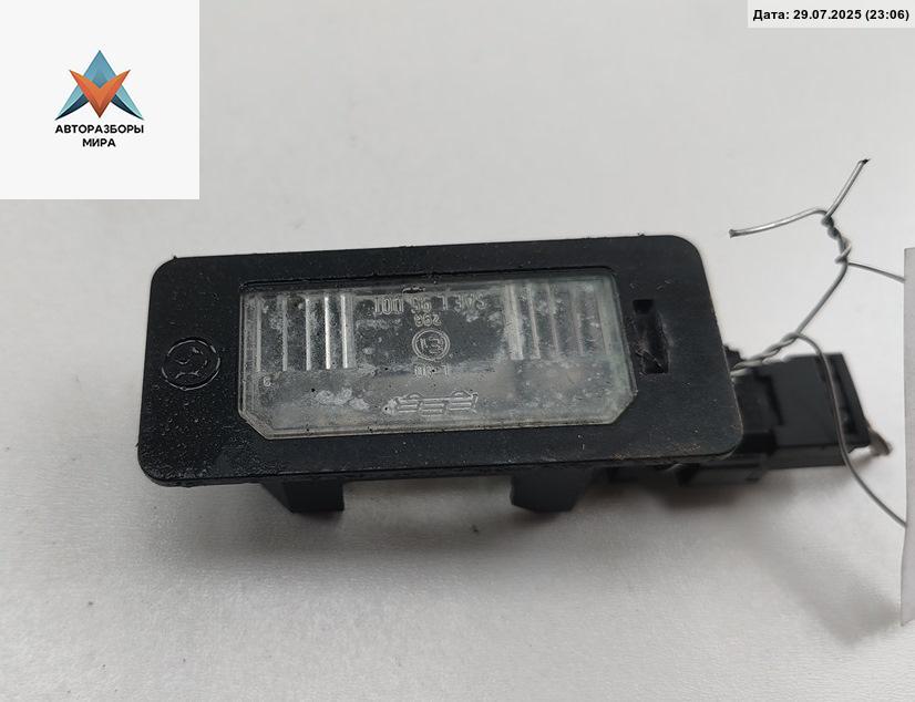 подсветка номера BMW 3 серия E90/E91/E92/E93 2007, 2.0 л., дизель, МКПП, чёрный, седан - фото №1