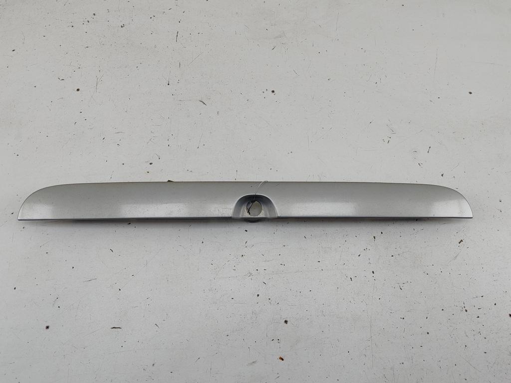 накладка подсветки номера Opel Zafira 1 поколение (A) 2001, 1.8 л., бензин, МКПП, серый, минивэн, 90579831 - фото №1