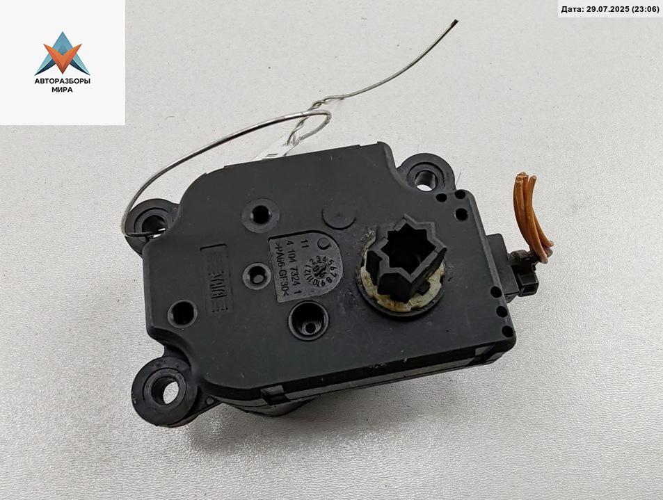 моторчик заслонки печки Peugeot 407 1 поколение 2006, 2.0 л., дизель, АКПП, серый, универсал, 4PUH19E616AC - фото №1