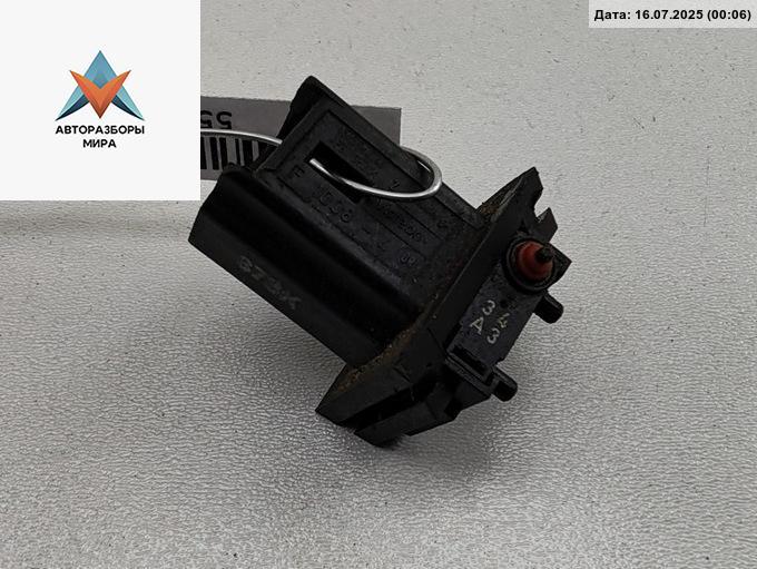 кнопка открытия багажника Peugeot 807 1 поколение 2004, 2.2 л., дизель, МКПП, серый, минивэн - фото №1