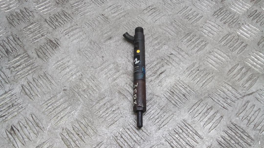 форсунка Renault Megane 3 поколение 2010, 1.5 л., дизель, МКПП, хетчбэк 5 дв., H8200421897 - фото №1