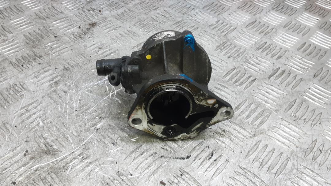 насос вакуумный Renault Trafic 2 поколение 2005, 1.9 л., дизель, МКПП, микроавтобус - фото №1