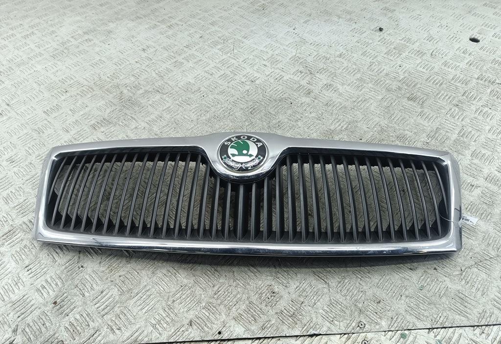 решетка радиатора Skoda Octavia mk2 (A5 1Z) 2004, серый, хетчбэк 5 дв.
