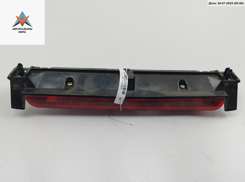 стоп-сигнал Peugeot 807 1 поколение 2004, 2.2 л., дизель, МКПП, серый, минивэн, 38310002 - фото №1