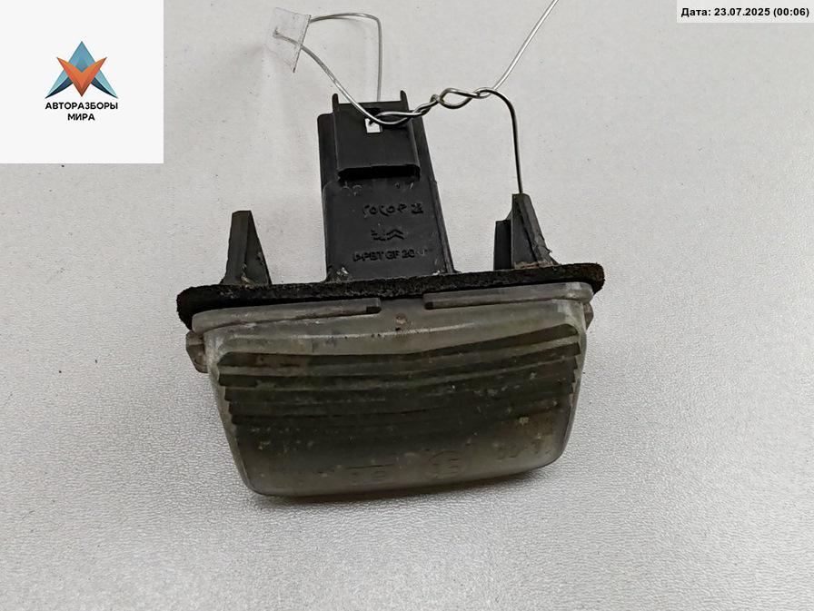 подсветка номера Peugeot 307 1 поколение 2002, 1.6 л., бензин, МКПП, серый, универсал - фото №1