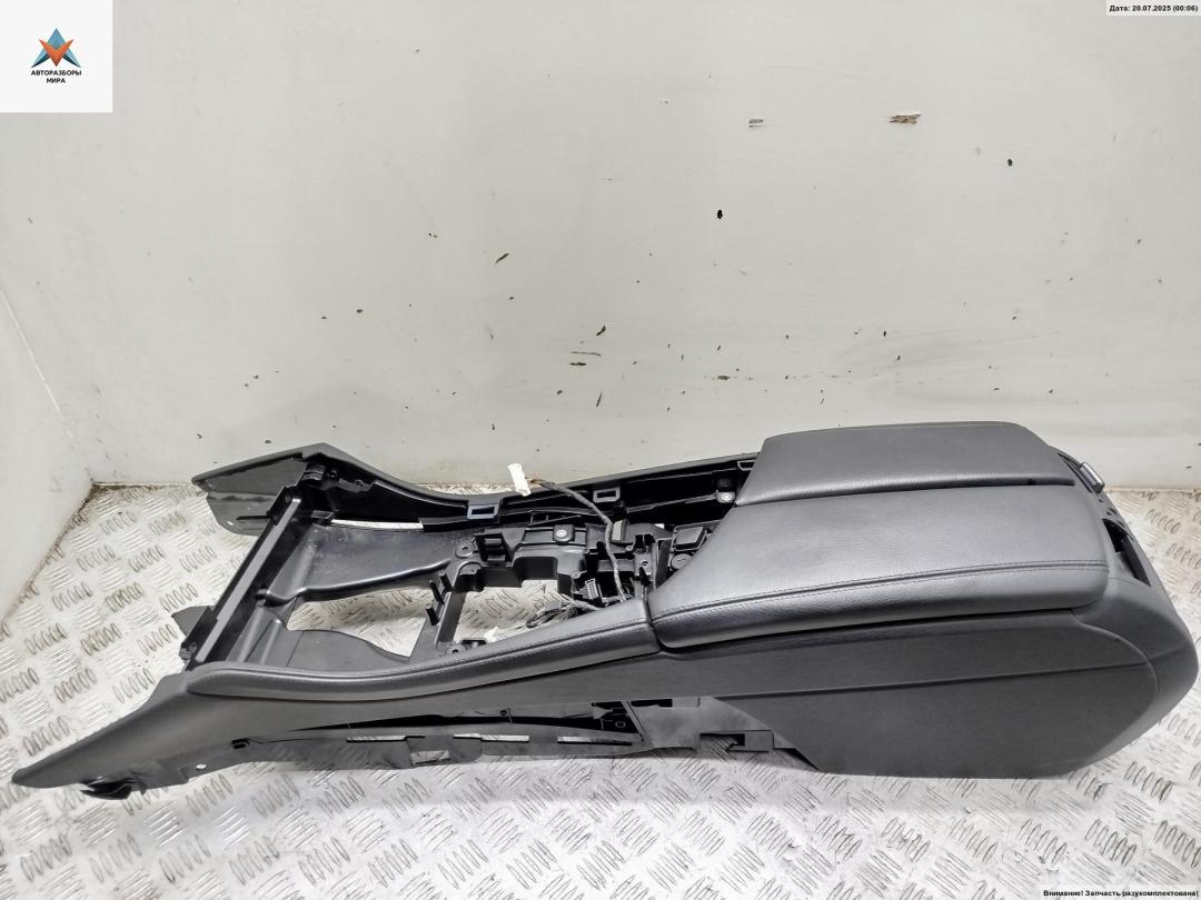 консоль салона (центральная часть) BMW 5 серия F07/F10/F11 2012, 3.0 л., дизель, АКПП, чёрный, универсал - фото №1