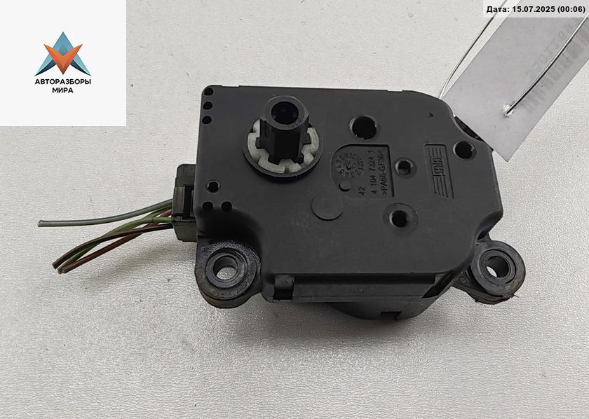моторчик заслонки печки Fiat Croma 2 поколение 2005, 1.9 л., дизель, АКПП, серый, универсал, 985100V02 - фото №1