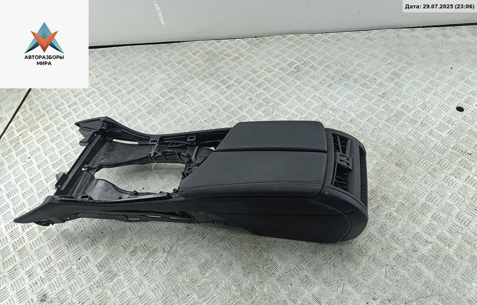 консоль салона (центральная часть) BMW 5 серия F07/F10/F11 2011, 2.0 л., дизель, МКПП, чёрный, универсал - фото №1