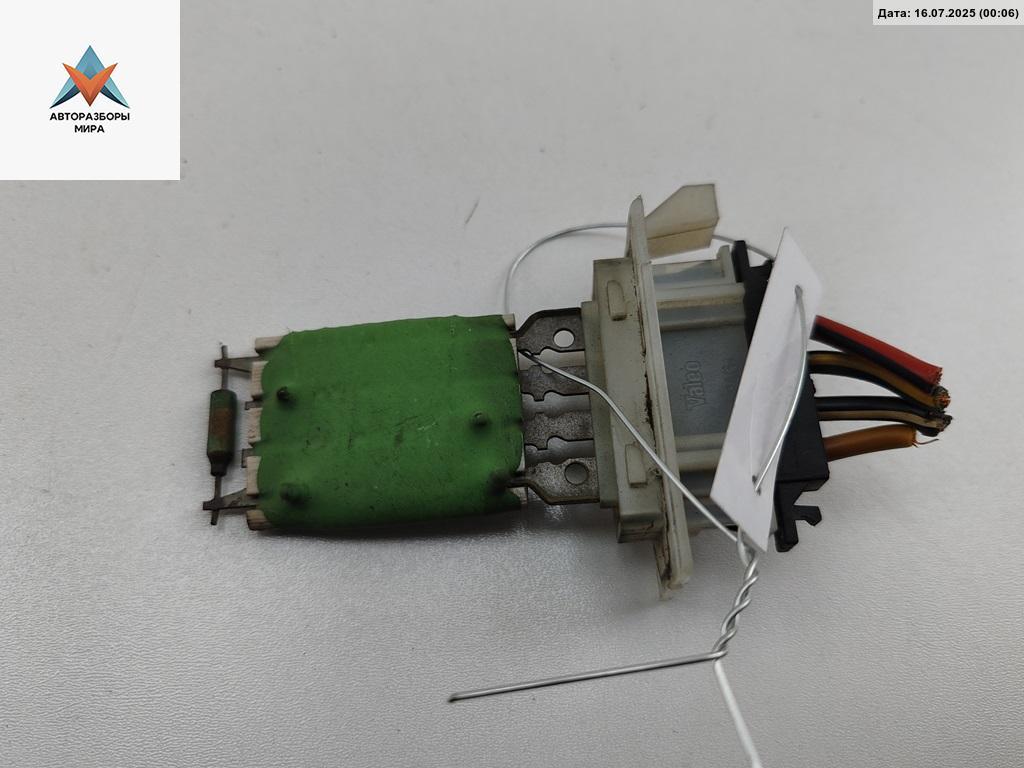 сопротивление печки Volkswagen Passat B6 2007, 2.0 л., дизель, МКПП, синий, универсал - фото №1