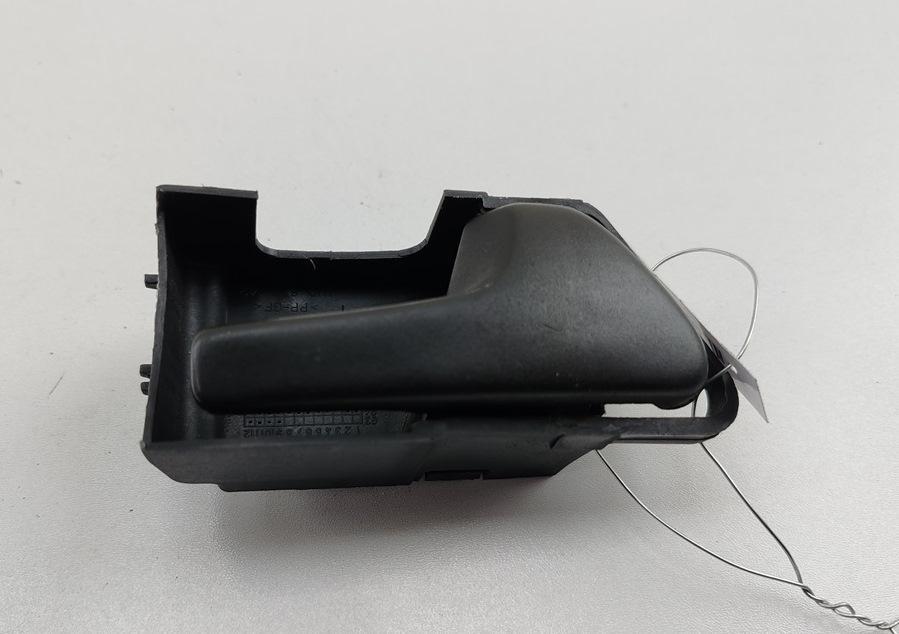 ручка внутренняя задняя правая Volkswagen Golf 3 поколение 1995, 1.6 л., бензин, МКПП, чёрный, хетчбэк 5 дв., 1H4837142 - фото №1