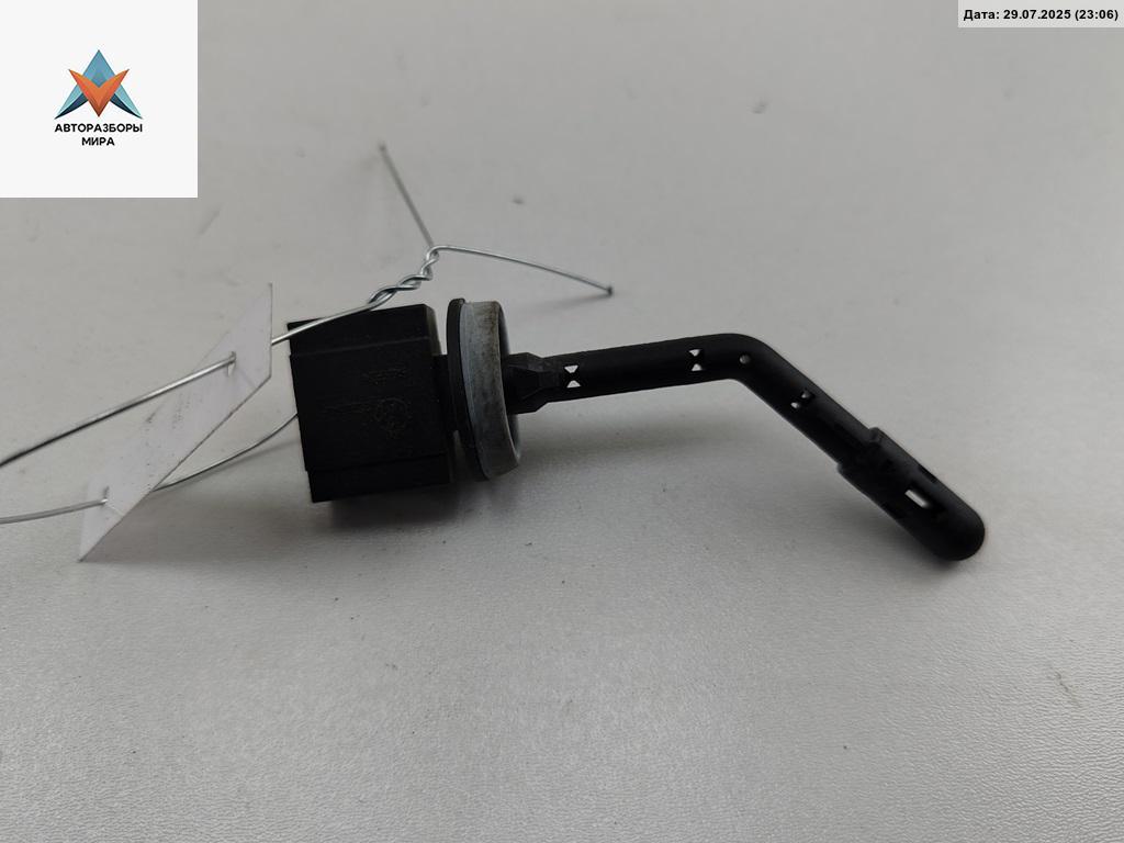 датчик температуры Volkswagen Passat B6 2007, 2.0 л., дизель, МКПП, синий, универсал, 103844980 - фото №1