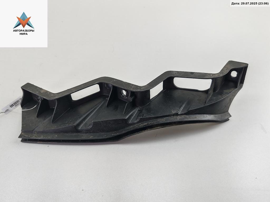 кронштейн переднего бампера Volkswagen Passat B6 2005, 1.6 л., бензин, МКПП, синий, универсал, 3C0807890 - фото №1