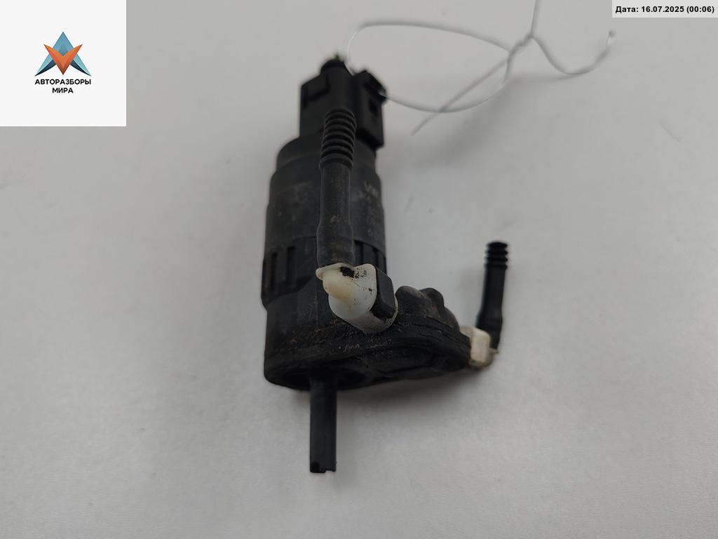 насос (моторчик) омывателя стекла Volkswagen Caddy 3 поколение 2006, жёлтый, фургон, 1K6955651 - фото №1