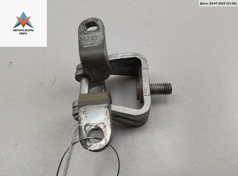 петля крышки багажника Skoda Octavia mk2 (A5 1Z) 2004, серый, хетчбэк 5 дв. - фото №1