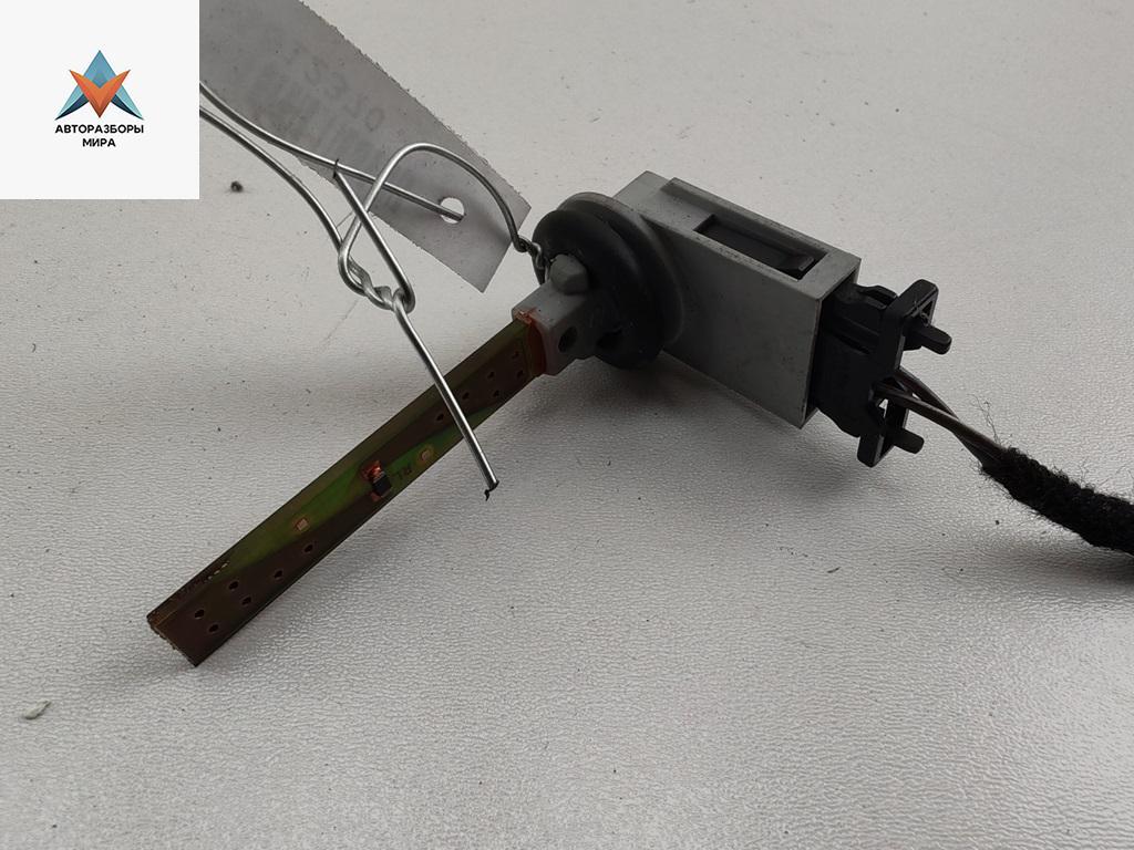 датчик температуры Skoda Octavia mk2 (A5 1Z) 2004, 2.0 л., дизель, МКПП, серый, хетчбэк 5 дв., 4B0820539 - фото №1