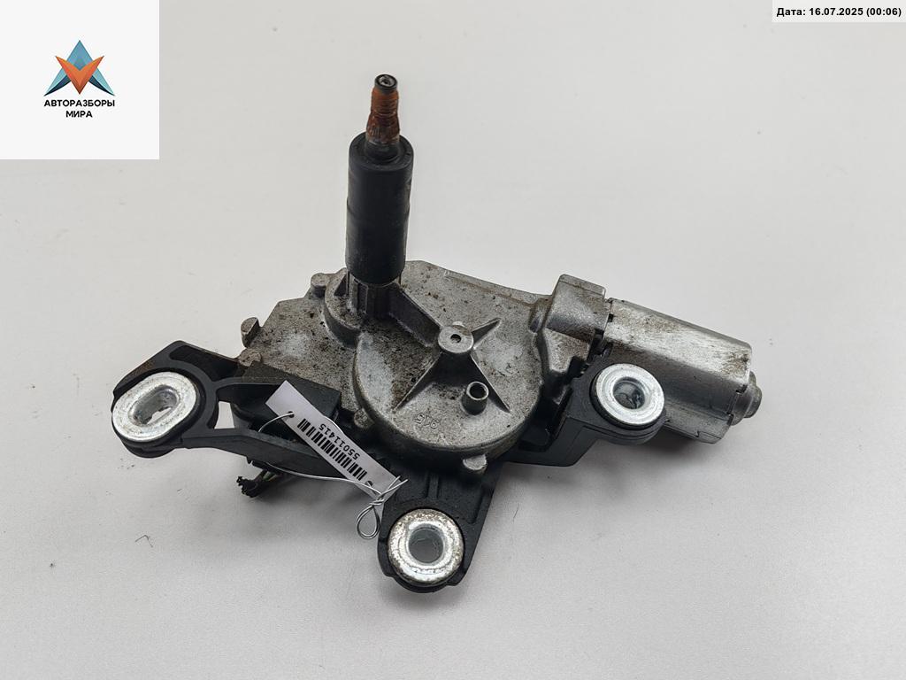 Двигатель стеклоочистителя заднего (моторчик дворников) Volkswagen Caddy 3 поколение 2006, 1.9 л., дизель, МКПП, жёлтый, фургон - фото №1