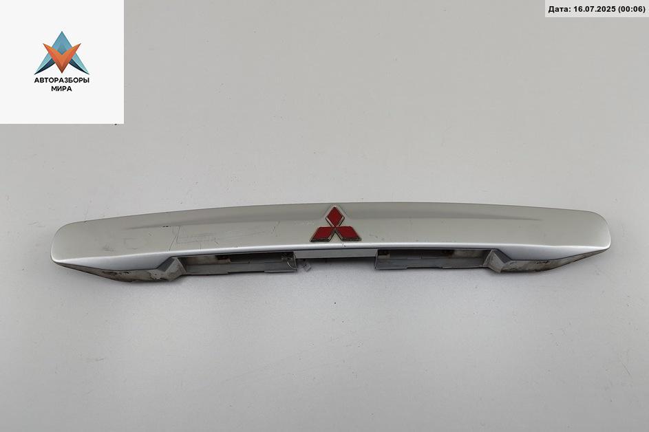 накладка подсветки номера Mitsubishi Space Star 1 поколение 1999, 1.8 л., бензин, МКПП, серый, минивэн, MR245529 - фото №1