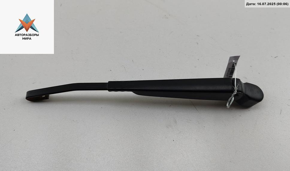 Щеткодержатель (поводок стеклоочистителя) задний Mitsubishi Space Star 1 поколение 1999, 1.8 л., бензин, МКПП, серый, минивэн - фото №1