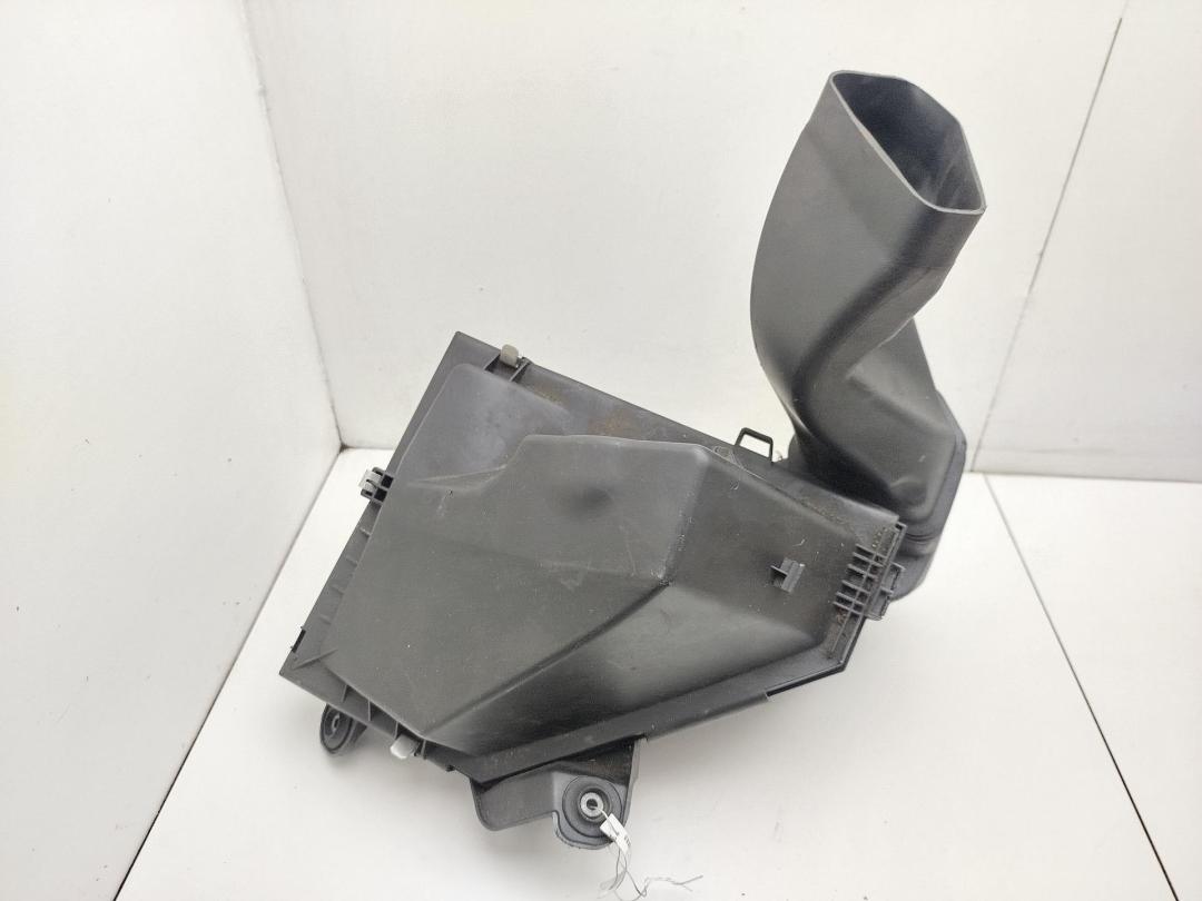 корпус воздушного фильтра BMW 1 E81/E87 2007, 2.0 л., дизель, МКПП, серый, хетчбэк 5 дв., 7797460