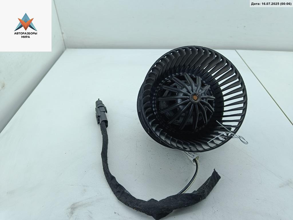 моторчик печки Dacia (Renault) Sandero I 2009, 1.2 л., бензин, МКПП, красный, хетчбэк 5 дв., N106415P - фото №1