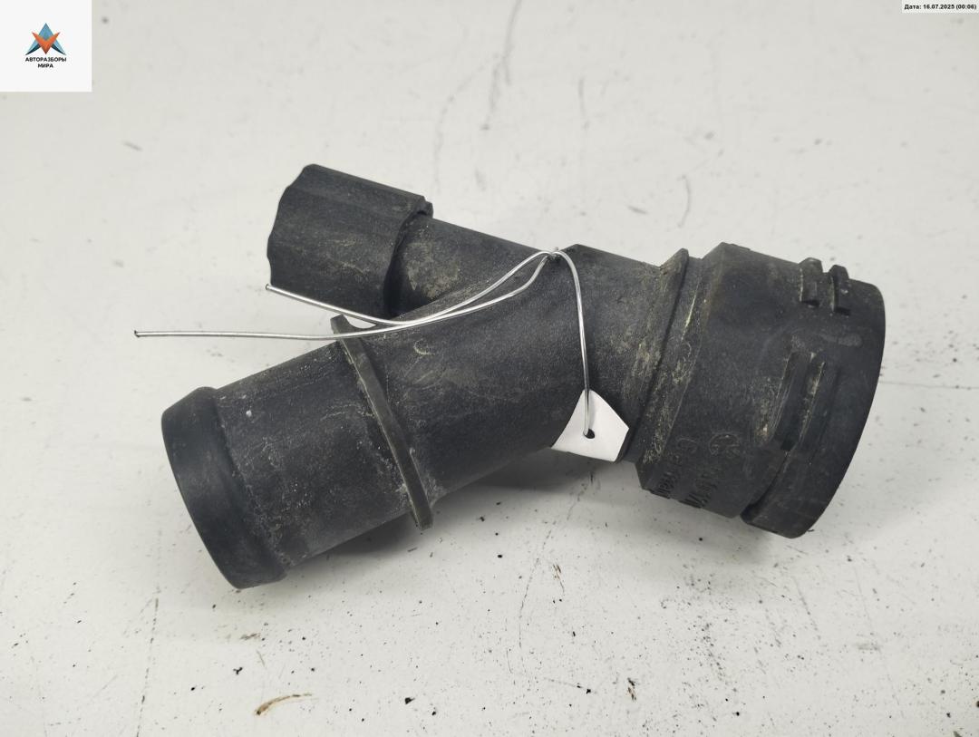 фланец (тройник) системы охлаждения Skoda Octavia mk1 (A4 1U) 1998, 1.6 л., бензин, МКПП, зелёный, универсал, 1J0121619A - фото №1