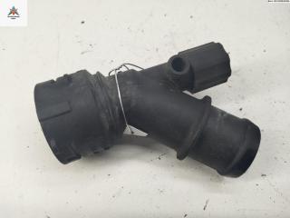 фланец (тройник) системы охлаждения Skoda Fabia 1 поколение (6Y) [рестайлинг] 2006, 1.2 л., бензин, МКПП, красный, универсал, 6Q0122291F