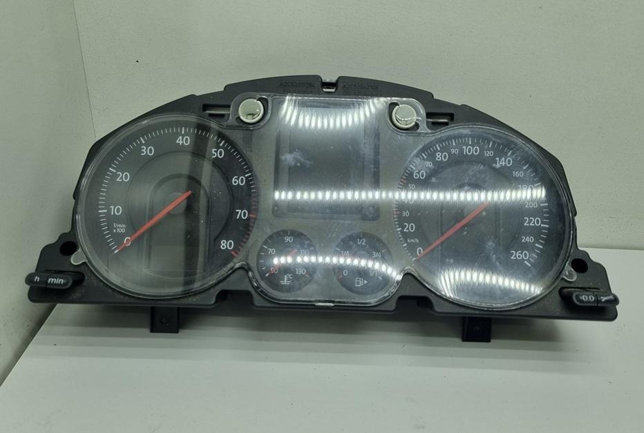 приборная панель Volkswagen Passat B6 2008, 1.4 л., бензин, МКПП, чёрный, универсал, 3C0920871D - фото №1