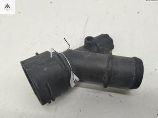 фланец (тройник) системы охлаждения Volkswagen Bora 1 поколение 2004, 2.0 л., бензин, МКПП, чёрный, седан, 6Q0122291F