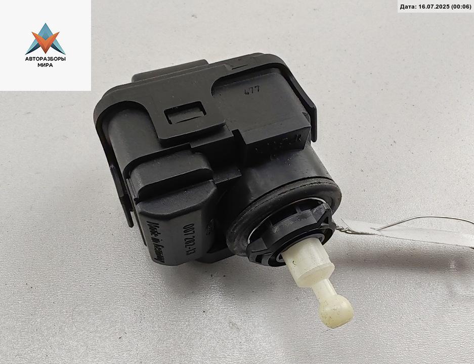 корректор фар Audi A6 4B/C5 1998, 2.5 л., дизель, МКПП, серый, седан, 8L0941295 - фото №1