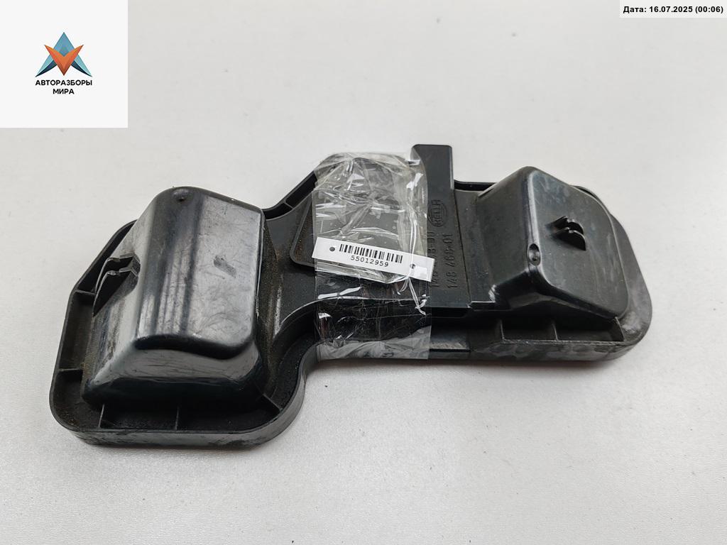 Крышка (заглушка) задняя фары Audi A6 4B/C5 1999, 2.4 л., бензин, МКПП, серый, седан, 14846800 - фото №1