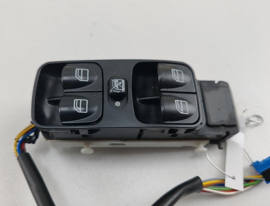 блок управления стеклоподъемниками Mercedes-Benz C W203 2004, 2.2 л., дизель, МКПП, серый, универсал, 2038210479 - фото №1
