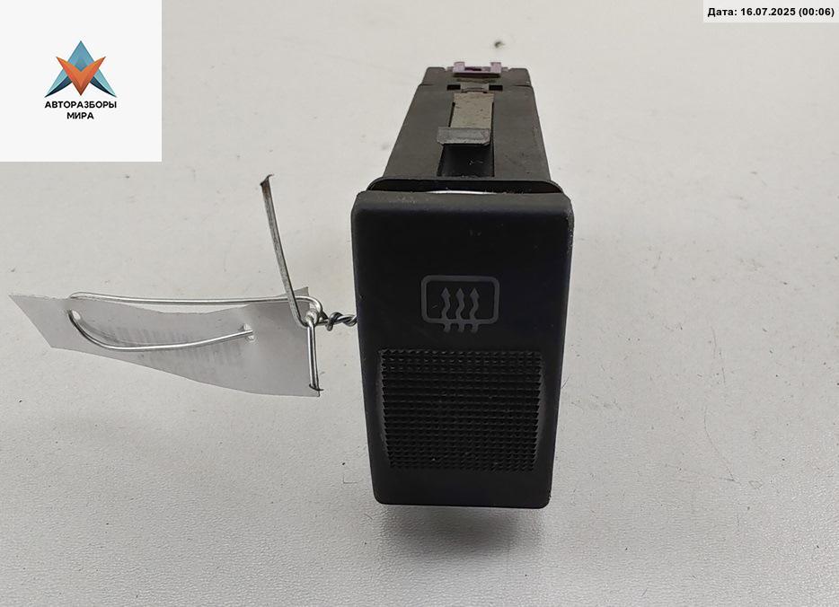 кнопка обогрева заднего стекла Audi A4 B5 1997, 1.8 л., бензин, МКПП, серый, универсал, 4D0941503B - фото №1