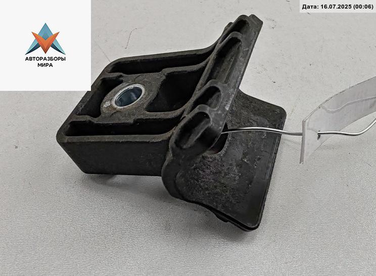 кронштейн радиатора Opel Astra J 2010, 1.6 л., бензин, МКПП, синий, хетчбэк 5 дв., 13250318 - фото №1