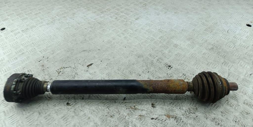 полуось передняя правая (приводной вал, ШРУС) Volkswagen Passat B6 2005, 1.6 л., бензин, МКПП, синий, универсал