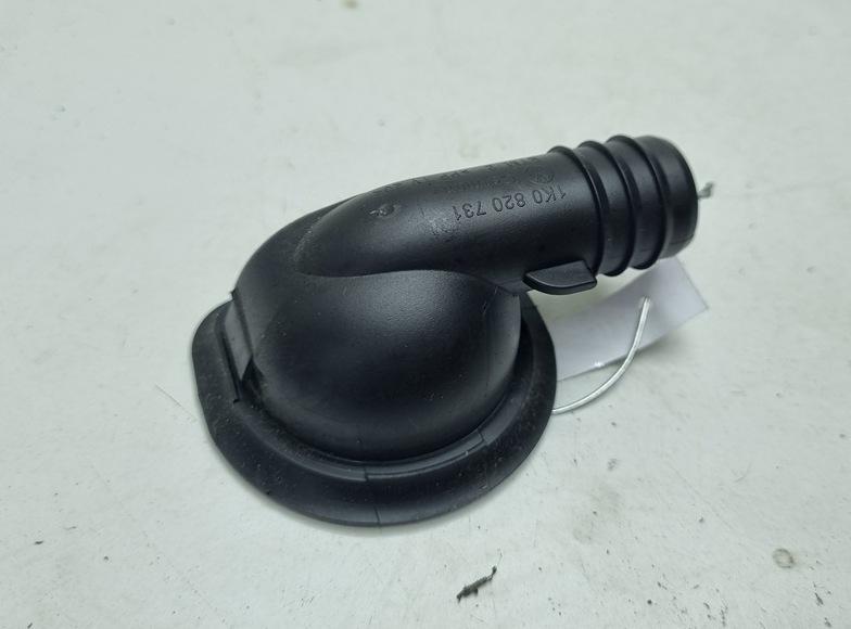 накладка на торпедо (консоль) Volkswagen Passat B6 2008, 1.4 л., бензин, МКПП, чёрный, универсал, 1K0820731