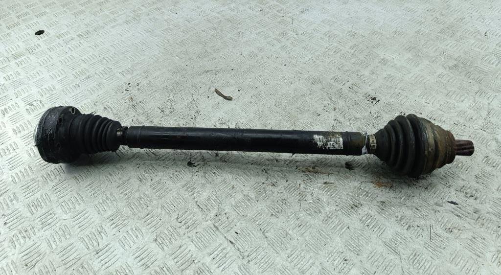 полуось передняя правая (приводной вал, ШРУС) Volkswagen Passat B6 2007, 2.0 л., дизель, МКПП, синий, универсал - фото №1