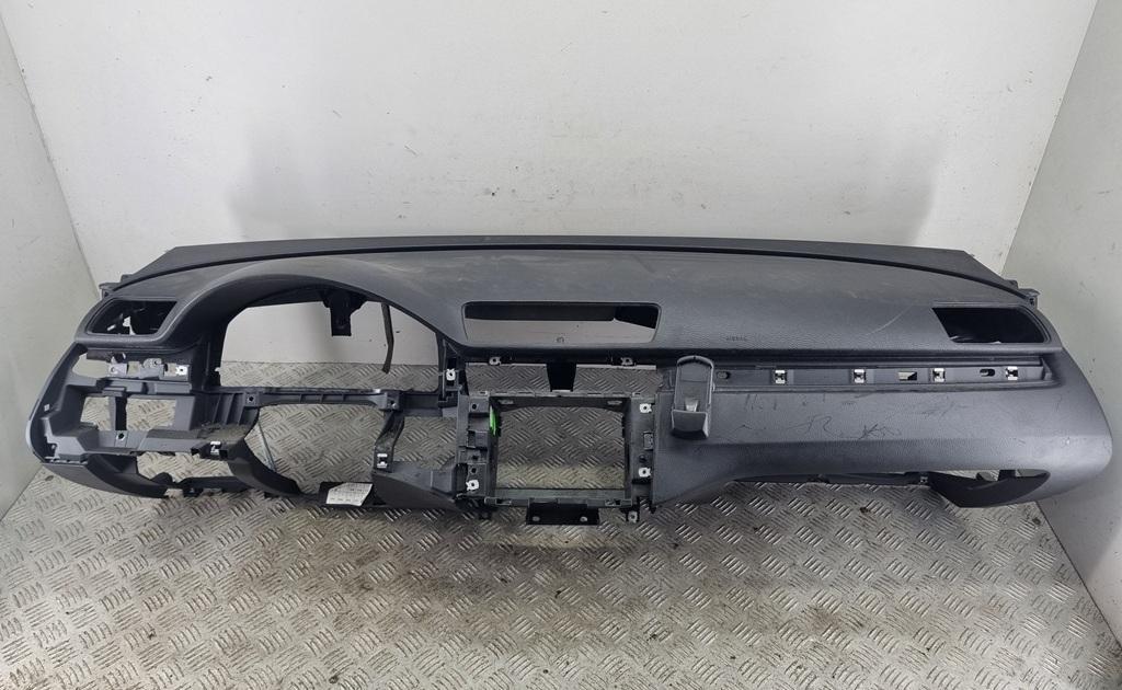 панель передняя салона (торпедо) Volkswagen Passat B6 2005, 1.6 л., бензин, МКПП, синий, универсал