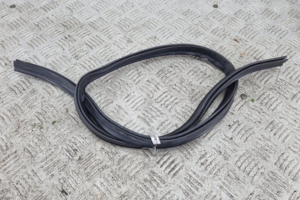 уплотнитель Volkswagen Passat B6 2005, 1.6 л., бензин, МКПП, синий, универсал, 3C0823723