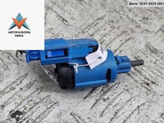 Датчик (включатель) стоп-сигнала Volkswagen Passat B5 [рестайлинг] 2004, 1.8 л., бензин, МКПП, серый, универсал, 1J0927189E