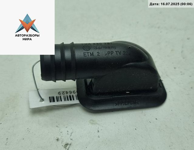 накладка на торпедо (консоль) Volkswagen Passat B6 2005, 1.6 л., бензин, МКПП, синий, универсал, 1K0820731 - фото №1