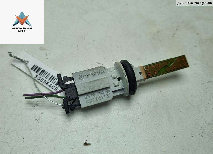 датчик кондиционера Volkswagen Passat B6 2005, 1.6 л., бензин, МКПП, синий, универсал, 1K0907543E - фото №1