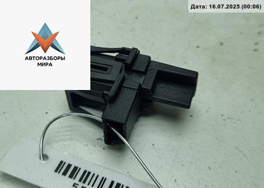 выключатель концевой (концевик) Volkswagen Passat B6 2005, 1.6 л., бензин, МКПП, синий, универсал, 3D0947561B - фото №1