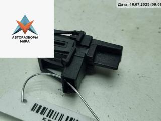 выключатель концевой (концевик) Volkswagen Passat B6 2005, 1.6 л., бензин, МКПП, синий, универсал, 3D0947561B