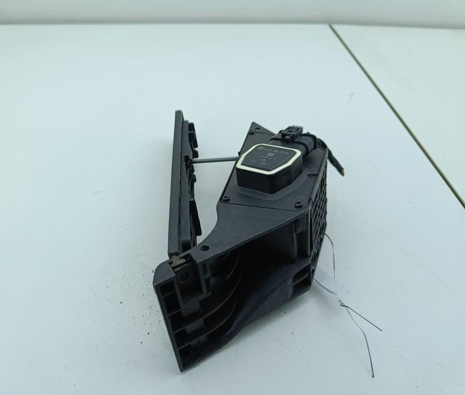 педаль Mercedes-Benz E W212 2014, 2.2 л., дизель, АКПП, жёлтый, универсал, 4513000000