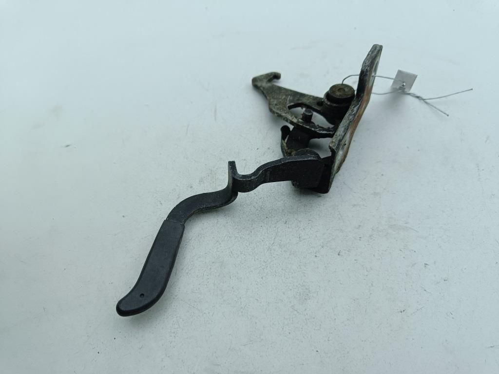 ручка открывания капота BMW 3 E46 2002, 2.0 л., бензин, МКПП, чёрный, универсал, 8213029