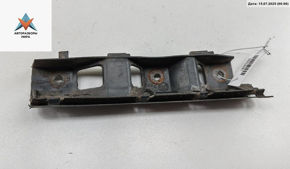 крепление ( кронштейн ) крыла Volkswagen Passat B6 2008, универсал, 3C0807184 - фото №1